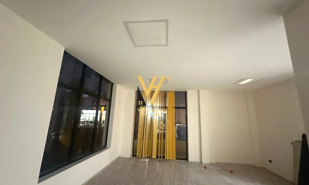 JEPET GODINE BIZNESI 456 M2 ME QERA TE RR. EDUARD MANO 3.500 EURO