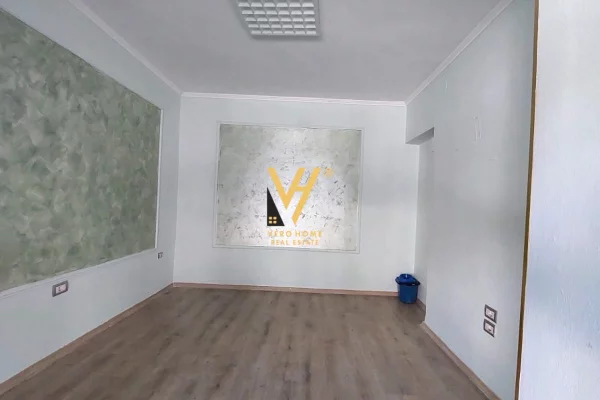 JEPET DYQAN 13 M2 ME QERA TE RRUGA PJETER BUDI 35.000 LEKE