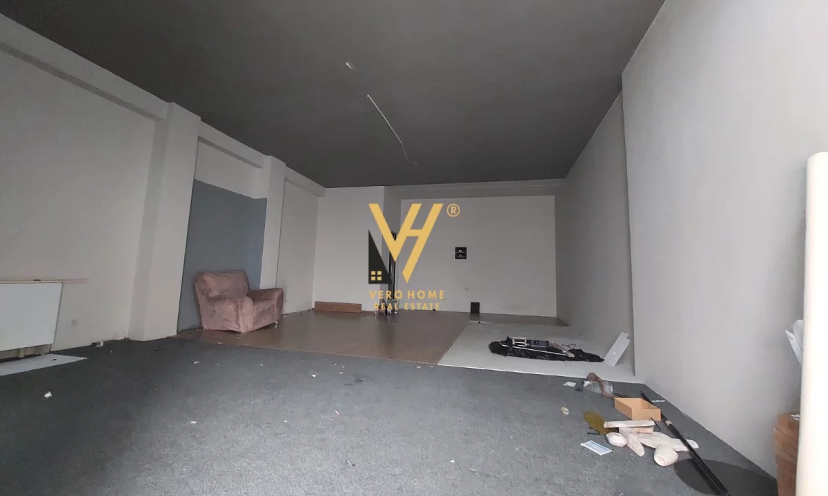 JEPET DYQAN 60 M2 ME QERA TE RRUGA PJETER BUDI 40.000 LEKE