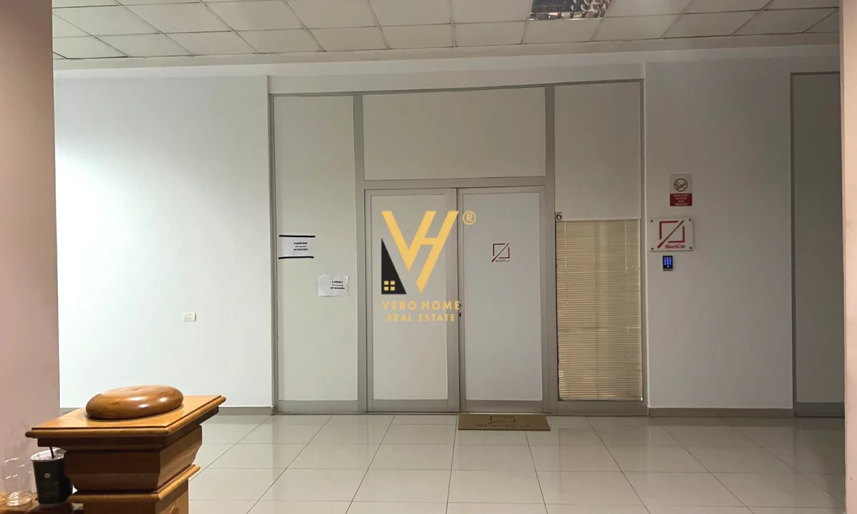 JEPET ZYRE 120 M2 ME QIRA TE KOMUNA E PARISIT 1.200 EURO