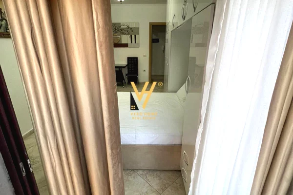 Shtepi me qera Apartament ne Tirane, Garsoniere, Mobilimi E mobiluar, Pagesa 50,000  Leke.