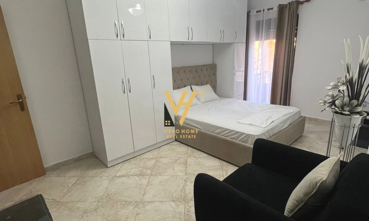 Shtepi me qera Apartament ne Tirane, Garsoniere, Mobilimi E mobiluar, Pagesa 50,000  Leke.