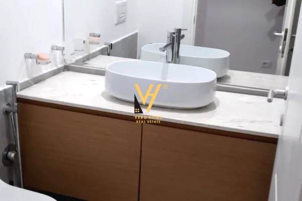 Shtepi ne shitje Vila Luksoze ne Tirane, 7+1, Mobilimi E mobiluar, Pagesa 900,000  Euro.