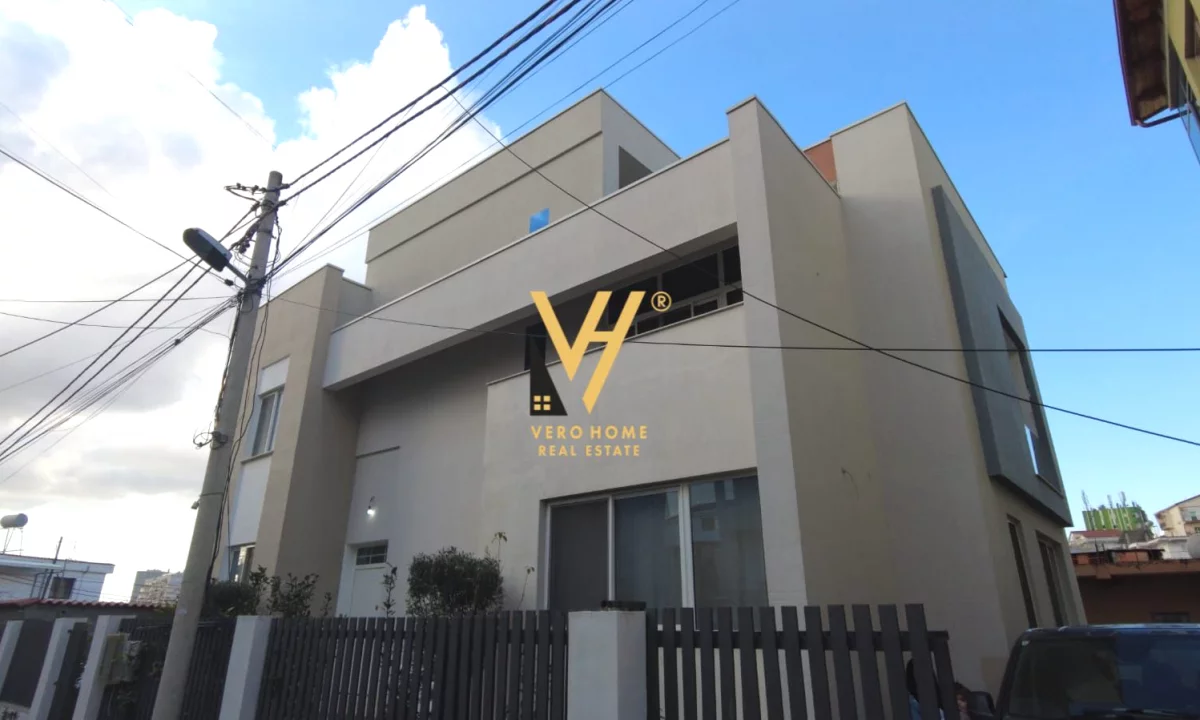 Shtepi ne shitje Vila Luksoze ne Tirane, 7+1, Mobilimi E mobiluar, Pagesa 900,000  Euro.