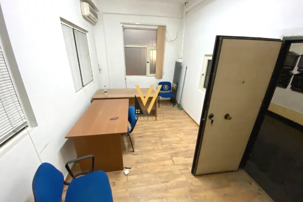 Ambient biznesi me qera 3+1 ne Tirane - 240,000 Leke