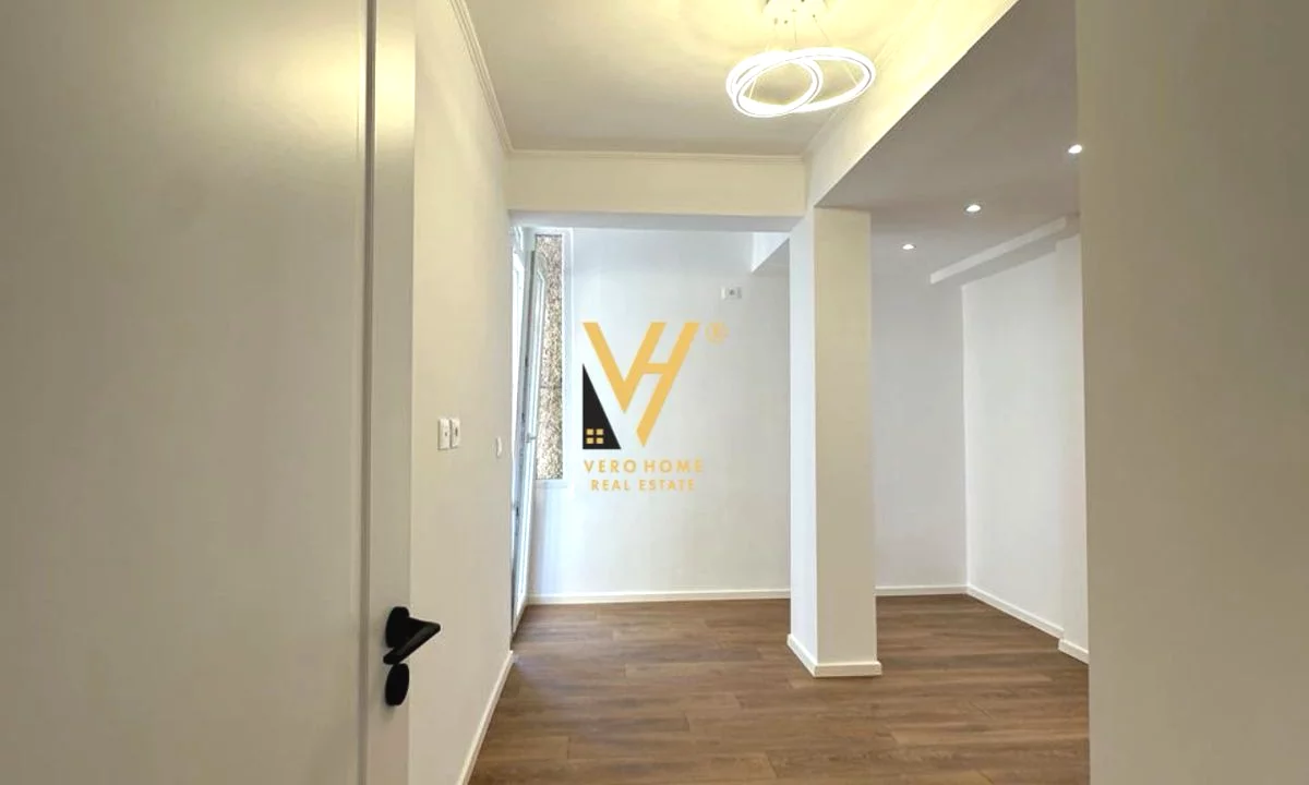 Shtepi ne shitje Apartament ne Tirane, 2+1, Mobilimi Bosh, pa mobiluar, Pagesa 118,000  Euro.