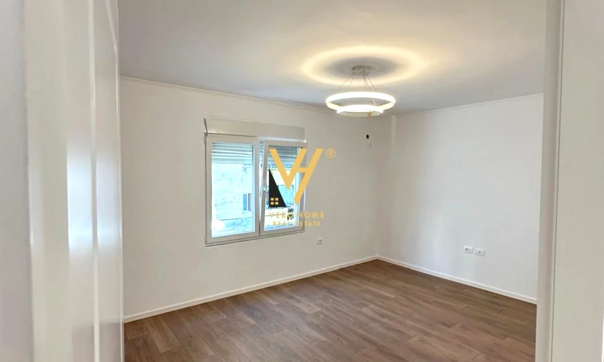 Shtepi ne shitje Apartament ne Tirane, 1+1, Mobilimi E mobiluar, Pagesa 95,000  Euro.