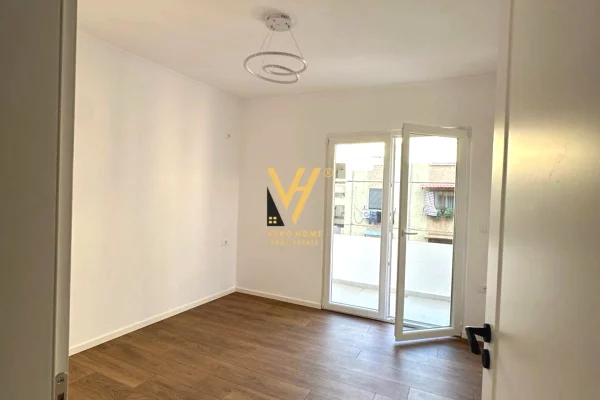 Shtepi ne shitje Apartament ne Tirane, 1+1, Mobilimi E mobiluar, Pagesa 95,000  Euro.