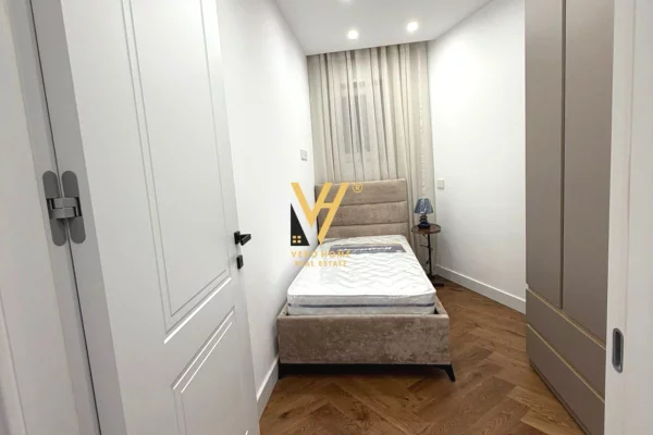 Shtepi me qera Apartament ne Tirane, 2+1, Mobilimi E mobiluar, Pagesa 1,600  Euro.