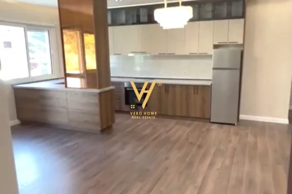 Shtepi ne shitje Apartament ne Tirane, 2+1, Mobilimi Pjeserisht e mobiluar, Pagesa 210,000  Euro.