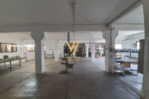 JEPET AMBIENT BIZNESI 750 M2 ME QERA TE SIRI KODRA 4.700 EURO