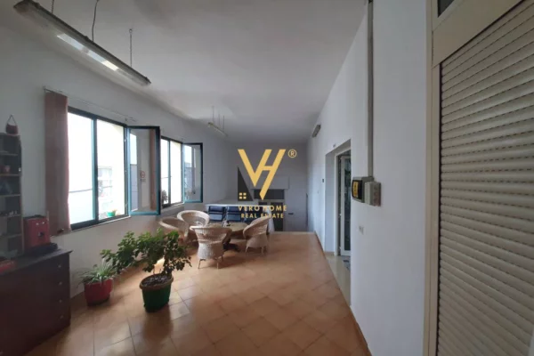 JEPET AMBIENT BIZNESI 750 M2 ME QERA TE SIRI KODRA 4.700 EURO