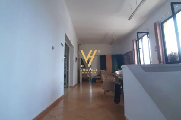 JEPET AMBIENT BIZNESI 750 M2 ME QERA TE SIRI KODRA 4.700 EURO