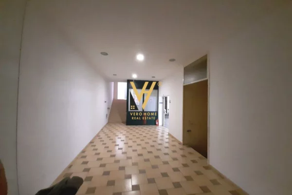 JEPET AMBIENT BIZNESI 750 M2 ME QERA TE SIRI KODRA 4.700 EURO