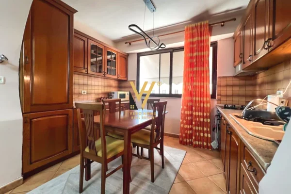 Shtepi me qera Apartament ne Tirane, 2+1, Mobilimi E mobiluar, Pagesa 70,000  Leke.