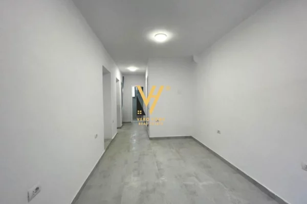 Business Property in Sale 1+1 in Tirana - 35,000,000 Leke