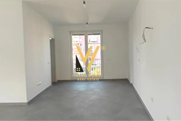 JEPET ZYRE 220 M2 ME QERA TE 9- KATSHET 2.500 EURO