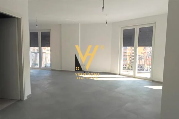 JEPET ZYRE 220 M2 ME QERA TE 9- KATSHET 2.500 EURO