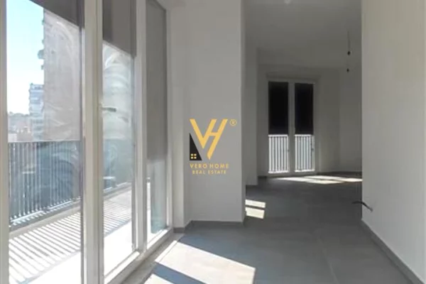 JEPET ZYRE 220 M2 ME QERA TE 9- KATSHET 2.500 EURO