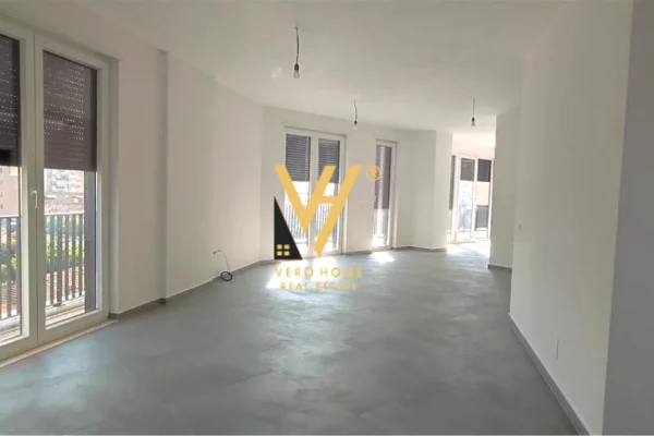 JEPET ZYRE 220 M2 ME QERA TE 9- KATSHET 2.500 EURO