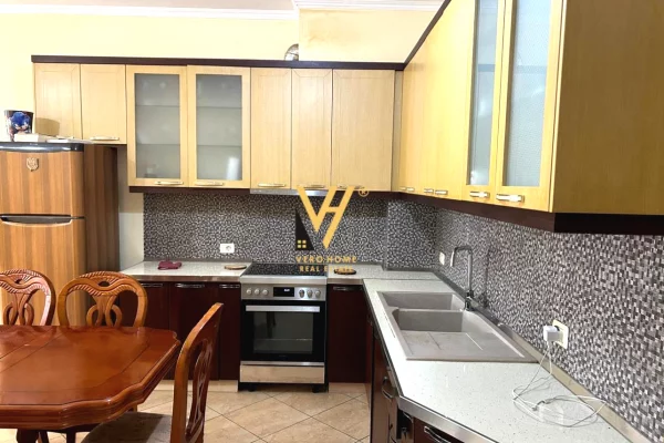 Appartamento in vendita a Tirana 2+1, Arredato