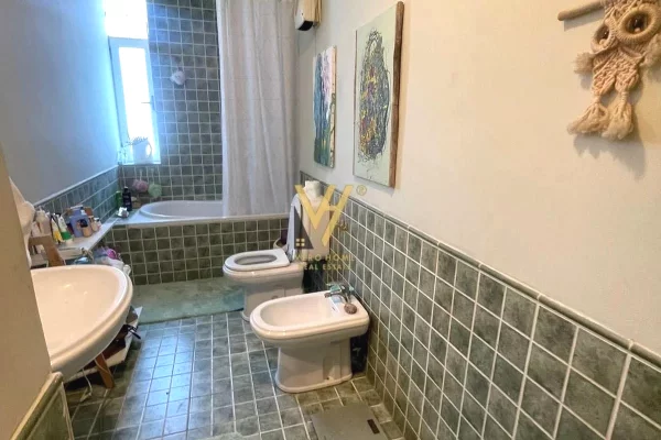 Shtepi ne shitje Apartament ne Tirane, 2+1, Mobilimi E mobiluar, Pagesa 265,000  Euro.