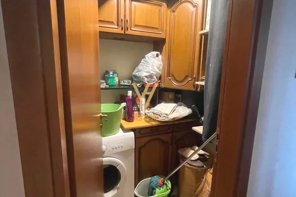 Shtepi ne shitje Apartament ne Tirane, 2+1, Mobilimi E mobiluar, Pagesa 265,000  Euro.