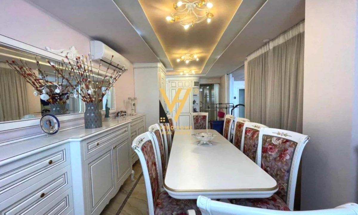 Appartamento in vendita a Tirana 4+1, Arredato