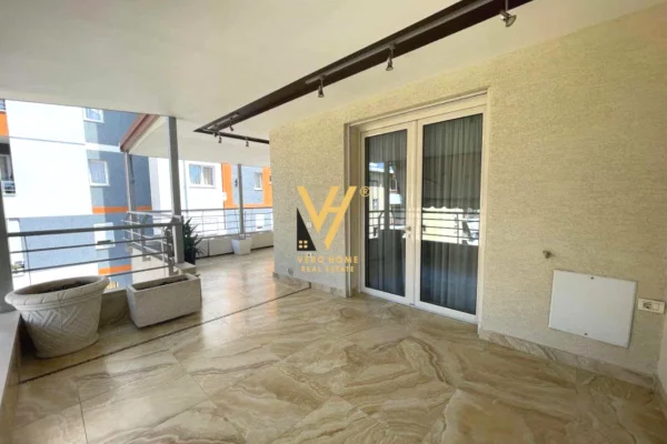 Appartamento in vendita a Tirana 4+1, Arredato