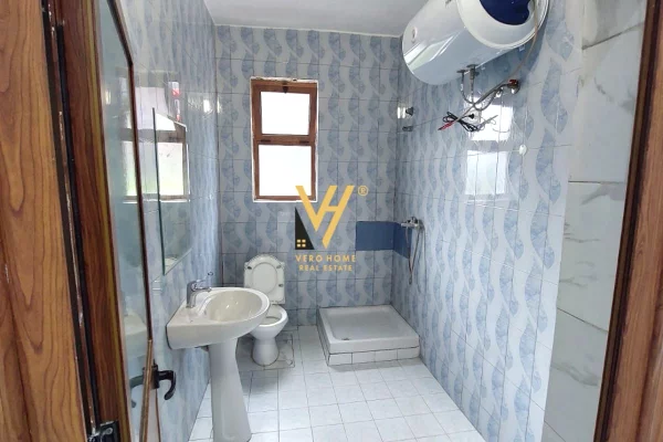 Shtepi me qera Shtepi Private ne Tirane, 2+1, Mobilimi Pjeserisht e mobiluar, Pagesa 40,000  Leke.