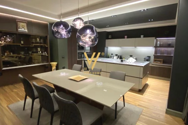 Shtepi me qera Apartament ne Tirane, 3+1, Mobilimi E mobiluar, Pagesa 2,500  Euro.