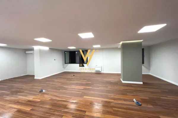 SHITET AMBIENT KOMERCIAL 140 M2 TE SHALLVARET 430.000 EURO