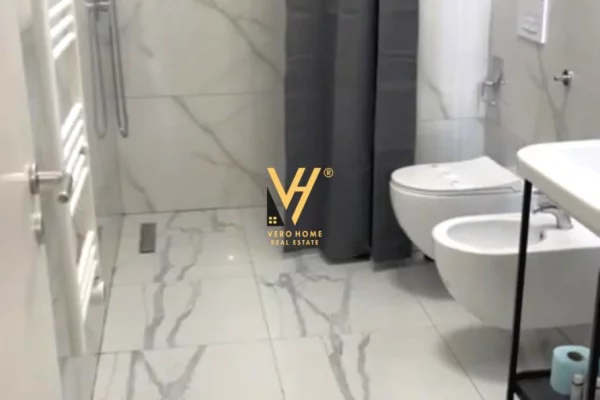 Shtepi ne shitje Apartament ne Tirane, 2+1, Mobilimi E mobiluar, Pagesa 238,000  Euro.