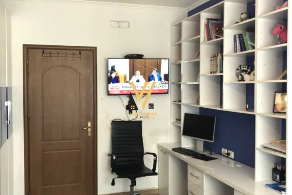 Appartamento in vendita a Tirana 2+1, Arredato