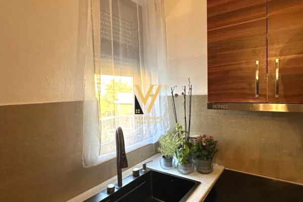 Appartamento in vendita a Tirana 1+1, Arredato