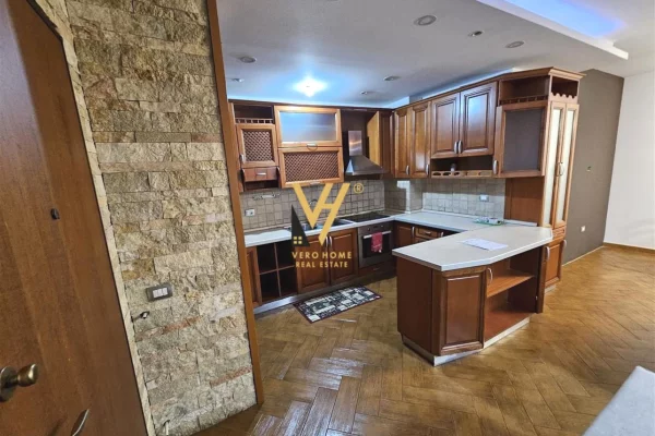 Shtepi me qera Apartament ne Tirane, 2+1, Mobilimi E mobiluar, Pagesa 75,000  Leke.