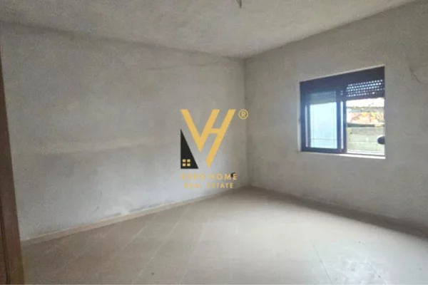 Shtepi ne shitje Shtepi Private ne Kavaje, 4+1, Mobilimi Bosh, pa mobiluar, Pagesa 90,000  Euro.