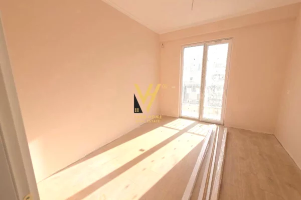 Shtepi me qera Apartament ne Tirane, 2+1, Mobilimi Bosh, pa mobiluar, Pagesa 1,100  Euro.