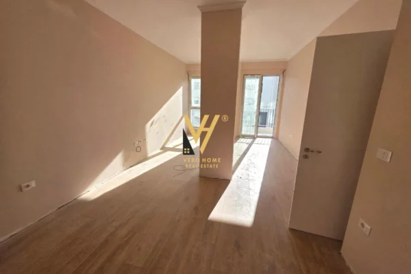 Shtepi me qera Apartament ne Tirane, 2+1, Mobilimi Bosh, pa mobiluar, Pagesa 1,100  Euro.