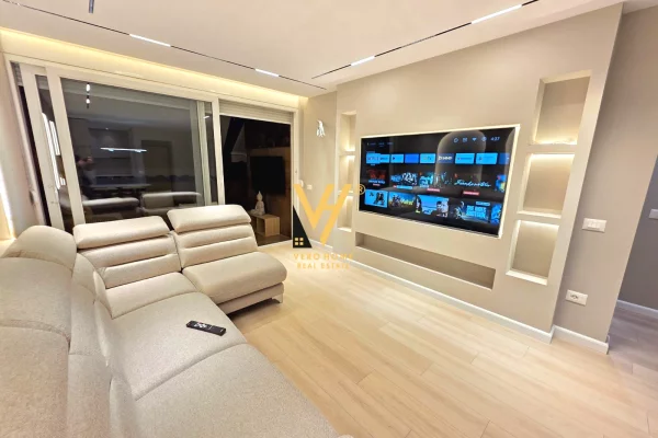 Appartamento in vendita a Tirana 2+1, Arredato