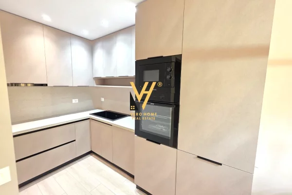 Appartamento in vendita a Tirana 2+1, Arredato