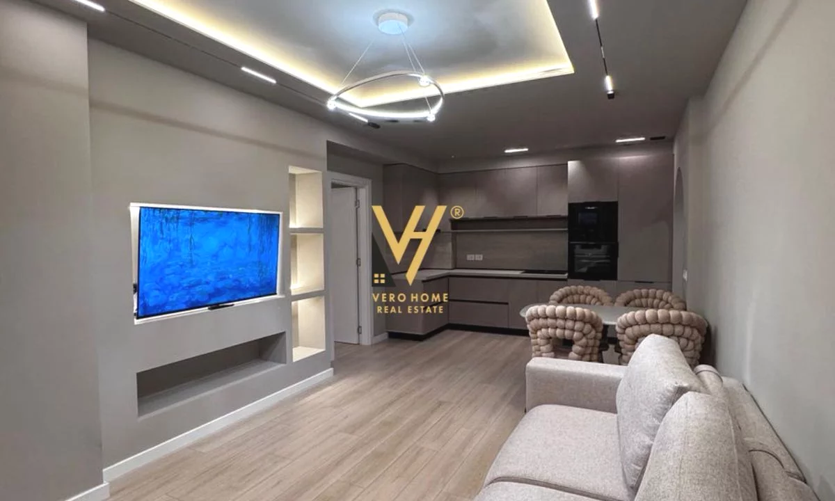 Appartamento in vendita a Tirana 2+1, Arredato