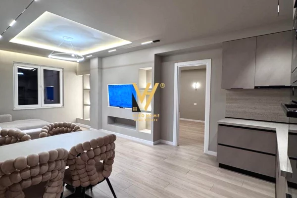 Appartamento in vendita a Tirana 2+1, Arredato