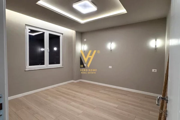 Appartamento in vendita a Tirana 2+1, Arredato