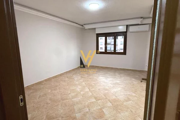 Business Property in Sale 3+1 in Tirana - 1,200 Euro