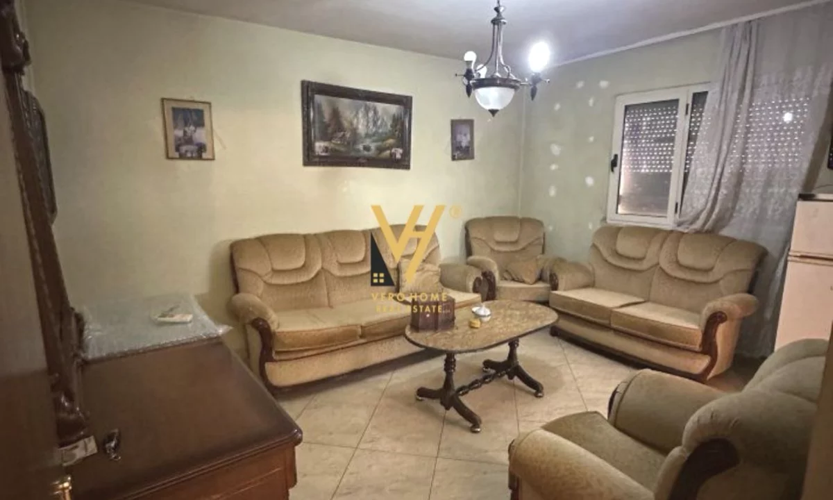 Shtepi ne shitje Apartament ne Tirane, 3+1, Mobilimi E mobiluar, Pagesa 165,000  Euro.