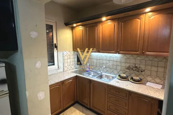 Shtepi ne shitje Apartament ne Tirane, 3+1, Mobilimi E mobiluar, Pagesa 165,000  Euro.