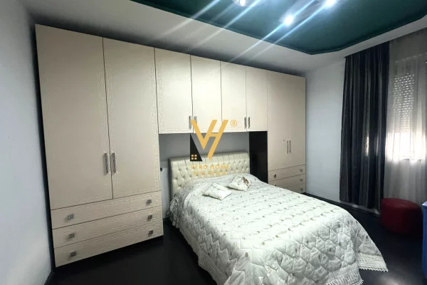 Shtepi ne shitje Apartament ne Tirane, 2+1, Mobilimi E mobiluar, Pagesa 172,000  Euro.