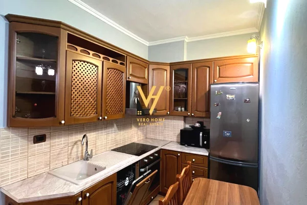 Shtepi me qera Apartament ne Tirane, 3+1, Mobilimi E mobiluar, Pagesa 70,000  Leke.