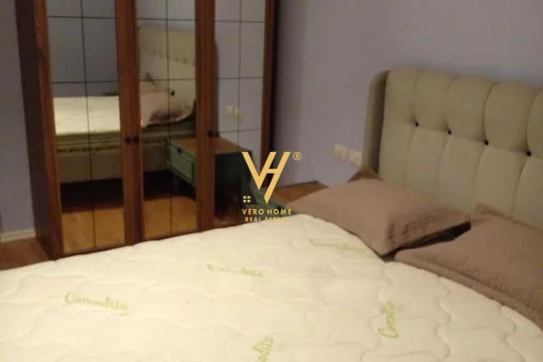 Shtepi me qera Apartament ne Tirane, 2+1, Mobilimi E mobiluar, Pagesa 730  Euro.